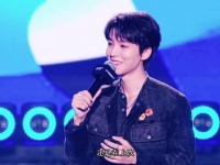 王俊凯提周杰伦秒变粉丝，网友调侃偶像脑