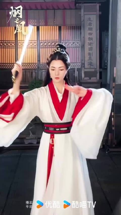 娜然从妲己到复仇女主,新剧《烟之凰》挑战冷艳权谋