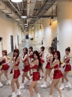250721 南韩李多慧和啦啦队员们热舞