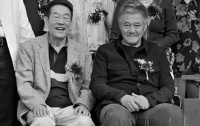 灵堂变直播间，花圈落款争高低——我们到底在跟逝者争什么？