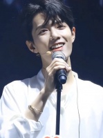 “哥哥，你闻一下空气都是甜的，就是没你甜”xz