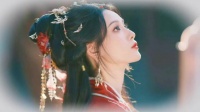 徐艺洋红装古风画报释出，精致妆容演绎古典韵味