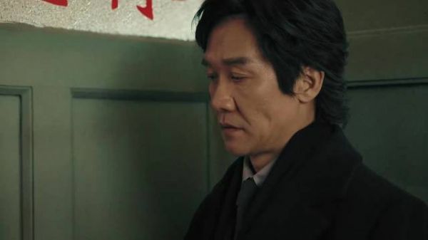 护士长竟然在办公室里养起了小白脸，岂料却被人当场发现