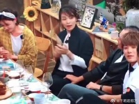 你认为女生最在乎的是什么？女生在乎的是被在乎的感觉， 笑着流眼泪破防了