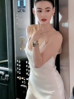 张柏芝45岁状态佳，与年轻女星同框不逊色