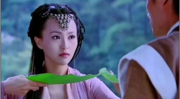 徐长卿紫萱喝忘情水，一个倒一个吐