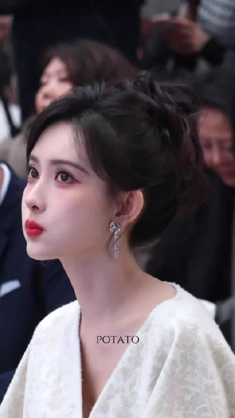 孟子义的颜值真的是那种每看一遍都会狠狠爱上的神仙颜值啊
