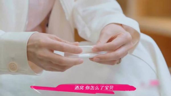 后爸不好当!董璇女儿哭着不想与爸爸分开,张维伊表情一言难尽!