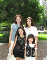 董璇与小酒窝、沐言母女温馨合照 9 岁小酒窝活泼可爱萌态足