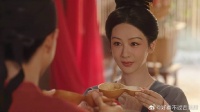 蒋长扬为迎合牡丹，把婚礼设在她院中，跟她共饮合卺酒