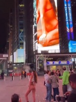 街上的比大屏幕里的身材更胜一筹！