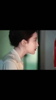 刘亦菲真的是仙女吧，她的身上真的有自信眼光的感觉