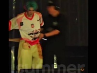 鹿晗南京演唱会腹肌引热议，高瀚宇互动获赞