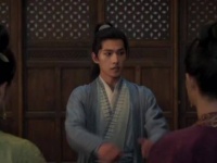 师娘要把三个女儿都嫁给韩立，韩立不同意，师娘将其迷晕