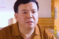 胖子每天一条大鲤鱼，不料新来的局长直接给他断了