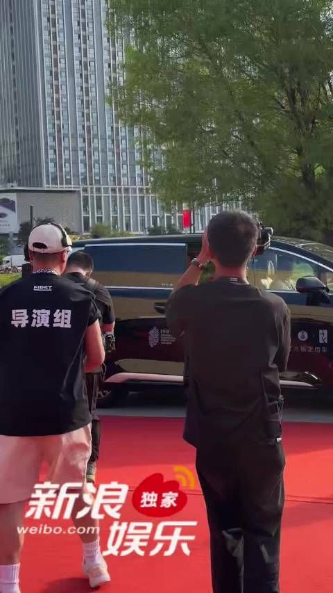 林志玲亮相FIRST影展闭幕红毯，赞青年创作者勇气与创造力