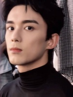 吴磊工作室抖更新一则 把头发梳上去大大方方的