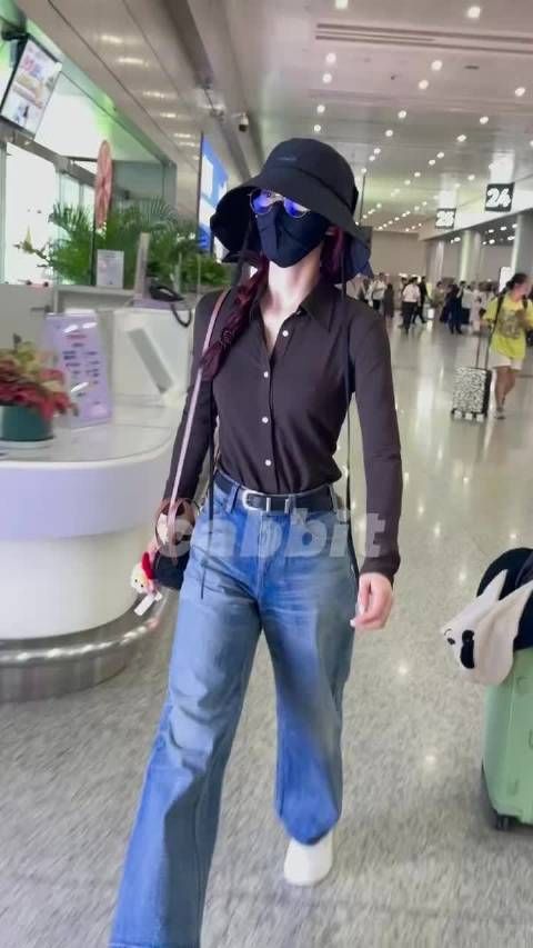 刘诗诗成都活动到达,又瘦了,太有气质了姐姐