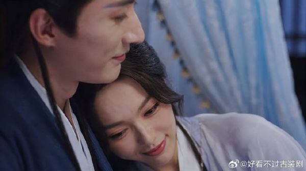 俩人和好后一刻也不分开,生怕老婆跑了