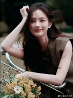 李一桐内娱颜值天花板，温柔甜美，笑起来太甜了