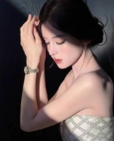 娜扎穿Juana Martín秋冬高定抹胸裙闪耀亮相