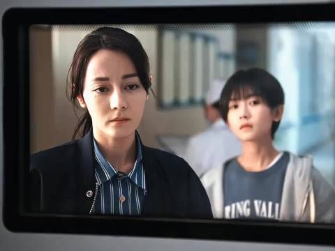 她这里的眼神看着就想哭 热巴真的太会演了！眼睛里全是疲惫感