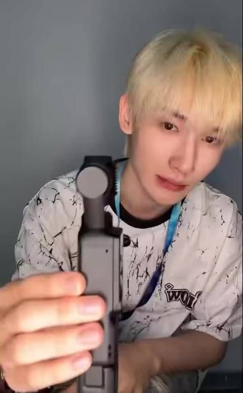 余宇涵嘟嘴的模样简直是直播间的一大亮点！