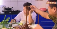 赵本山和范伟吃饭能把人馋死