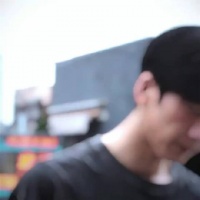 张凌赫晒香港版黑皮蒋峤西