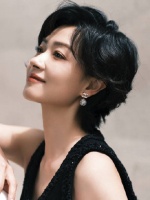 万茜：有一种性感，看起来是冷冷的 她既有东方的典雅美，更有西方的深邃美