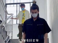 今天现场的人可真不是一般的拥挤呀 谁能抵挡得住呢 宝藏男孩 向全世界推荐