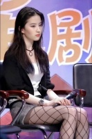 性感单品渔网袜都能穿得清新脱俗的也只有刘亦菲了