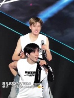 riize日本演唱会太郎轻松背起sohee展现超绝哥感