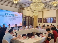上海的文学性，在丰富的原著作品，也在多样的艺术改编