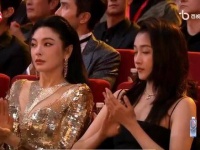 参加电视剧品质盛典,吴磊leo与赵今麦在暴雪时分同台亮相