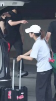杨幂好优越的身材比例啊，原来红底鞋同样适配女生，真被杨幂美到