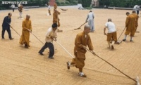 少林寺新掌门烧了三把改革火，但千年古刹的商业化困局才刚开始？