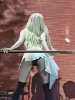 朴彩英这屁股扭的比lisa还差点