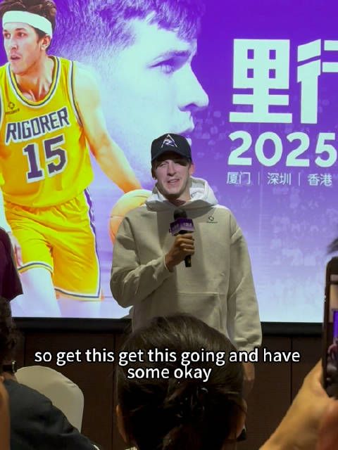 里夫斯来了！刚睡醒就要上班了