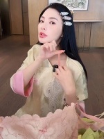 张雨绮原来爱穿大胸显小的内衣