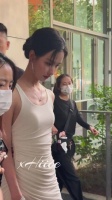 陈都灵穿纯白长裙亮相上海活动