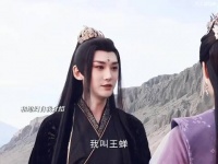 王蝉太逗了，强行与媳妇贴贴装恩爱