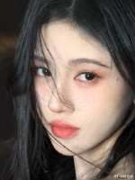 鞠婧祎一袭刺绣抹胸纱裙，清冷美御