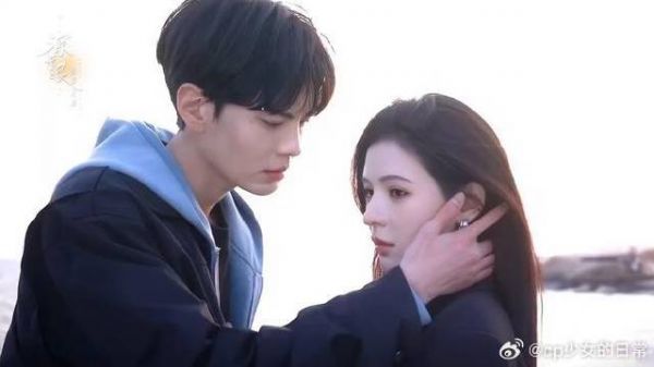 海边 爱人 拥吻