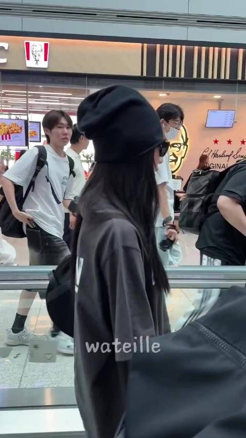 宁艺卓ICN机场出发饭拍曝光