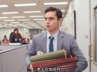小伙只是拍了一下女人的屁股 却不料就惹上了灭顶之灾