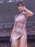 韩国拉拉队穿旗袍唱歌跳舞 不知道下一步，韩国会不会把拉拉队申遗了呢？