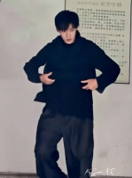 整个剧组戏里戏外看起来唯一没有味道的男的