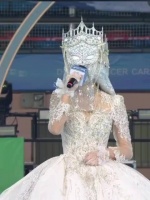 网红歌手旺仔小乔粉丝超2400万，合作明星助推流量却难撑演唱会