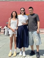 郭羡妮晒老公孩子北京旅游照